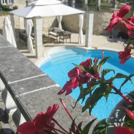 Dignac Chateau Sleeps 10 Pool Wifi Nyaraló
